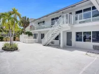 Garden Hotel & Resort Hotels near Vista Park