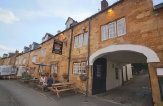 The Crown Hotel Hotels near Cotswold Lavender