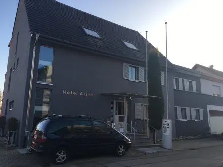 Hotel Arina Отели в г. Альбрук