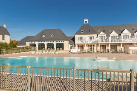Résidence Pierre & Vacances le Green Beach Отели в г. Пор-ан-Бессен-Юппен