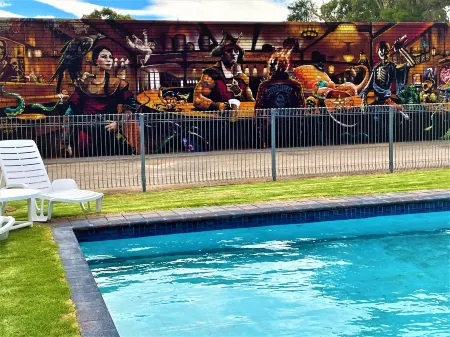 Ship Inn Motel Отели в г. Яррам