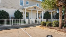 .2 Miles from Beach, Bright and Modern Townhome, 3Bd, 3BTH
