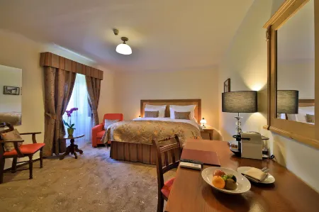 Questenberg Hotel Отели рядом с достопримечательностью «Чумная колонна Святой Троицы»