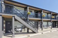 Centro Motel Hotels in Northwest Calgary