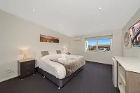 Carlton Suites