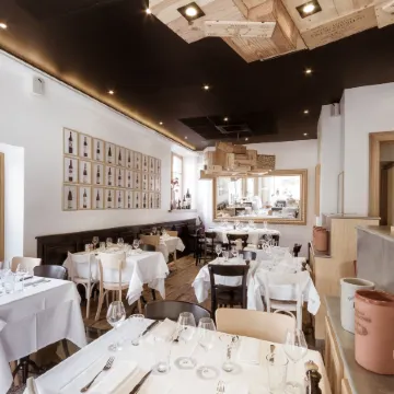 Hôtel et Spa la Villa K - Basel Airport Отели рядом с достопримечательностью «Железнодорожный вокзал Базель-Бадишер-Банхоф»