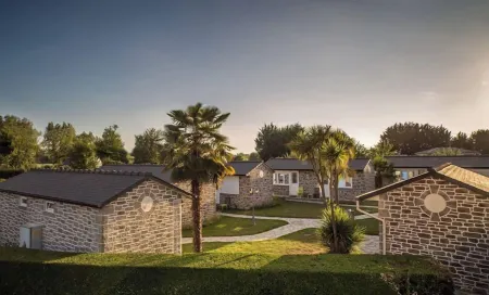 Hôtel Restaurant les 13 Assiettes Отели в г. Сервон