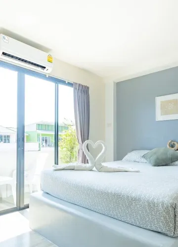 ห้องซูพีเรียร์ เตียงใหญ่ พร้อมระเบียง