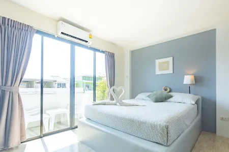 The Beach Cha am Guest House Отели в г. Ча-Ам