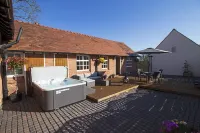 West Mead Cottage Hotels near Green Lane