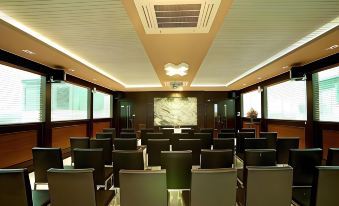 Skylark Hotel