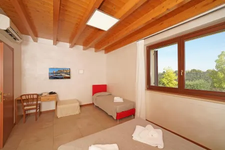 Agriturismo B&B Corte Tonolli Отели в г. Монцамбано