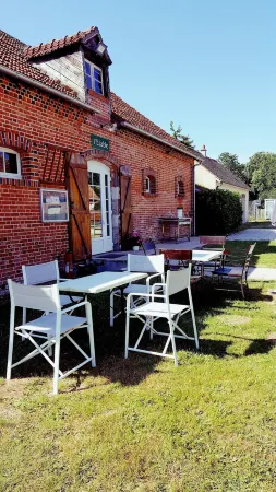 Auberge de villechaume Отели в г. Нуан-ле-Фюзелье