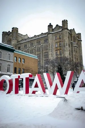 Andaz Ottawa Byward Market, by Hyatt Отели рядом с достопримечательностью «Бичвуд Фунерал, Семетери энд Кремейшен Сервисиз»