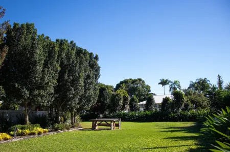 Bundaberg Spanish Motor Inn Отели в г. Бандаберг Запад