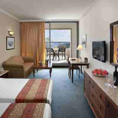 Golden Crown Hotel Rooms