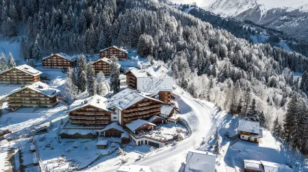 Chalet RoyAlp Hotel and Spa Отели рядом со станцией Aigle