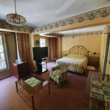 フォレスタ ホテル サンタ・ルシアの丘周辺のホテル