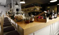 All Seasons Residence Hotel - Free Parking - 5-Star