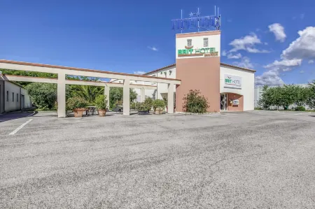 Brit Hotel Clermont l'Herault Отели в г. Сен-Гиро