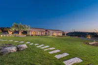 Mint Retreat Suites Hotels near Anastasia