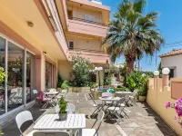 Louladakis Apartments Hotels in Plataniás