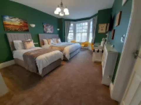 Crescent Lodge Guest House