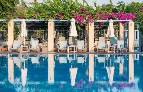 ニシア カマレス ホテル アパートメンツ