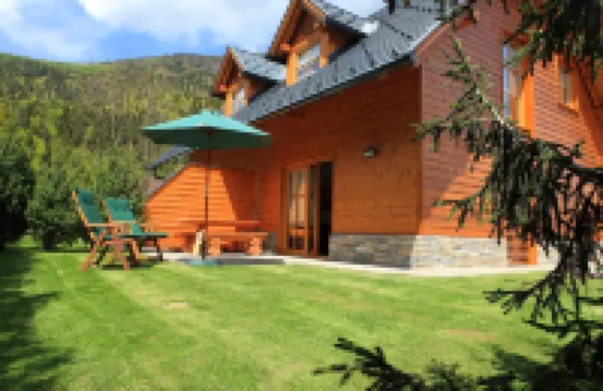 克羅瑙木屋度假村