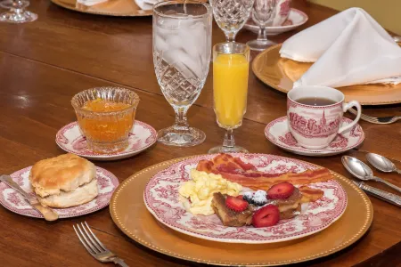 The Burn Bed and Breakfast Отели в г. Натчез