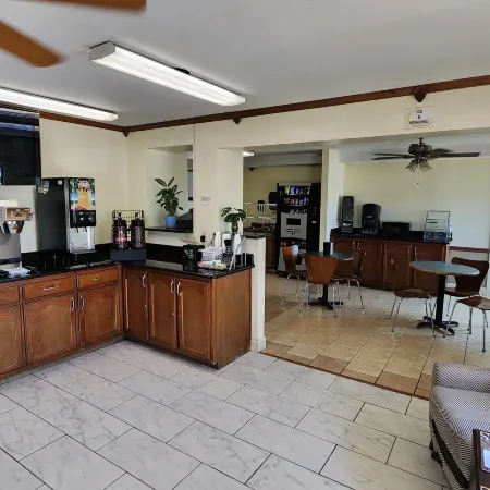Super 8 by Wyndham West Memphis