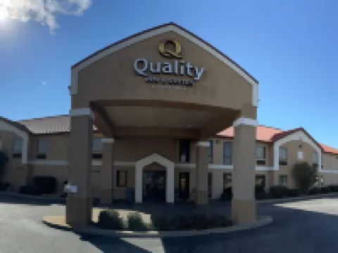 Quality Inn & Suites Pine Bluff Hotels in Pine Bluff