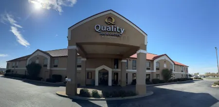 Quality Inn & Suites Pine Bluff