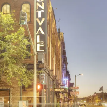 Montvale Hotel Hotels near Knitting Factory