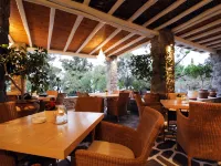 Kamari Hotel Hotels near Platis Gialos Beach