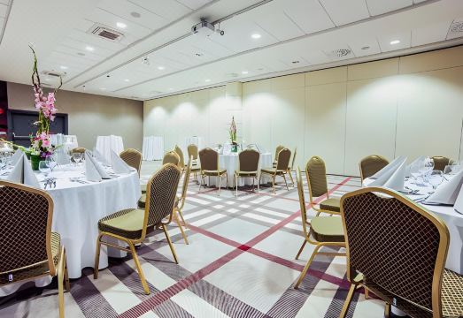 4. 호텔 메트로폴리..