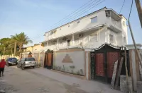 B2 Self Catering Apartments Hôtels à : Serrekunda