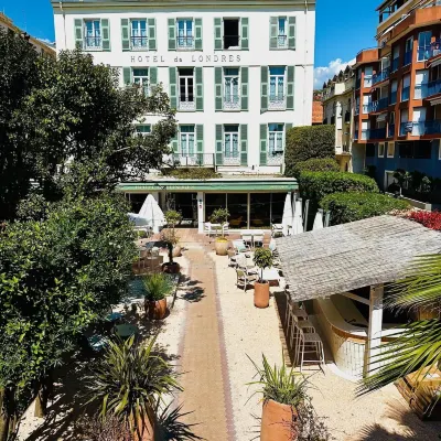 Hôtel de Londres โรงแรมใกล้หาด Casino Beach