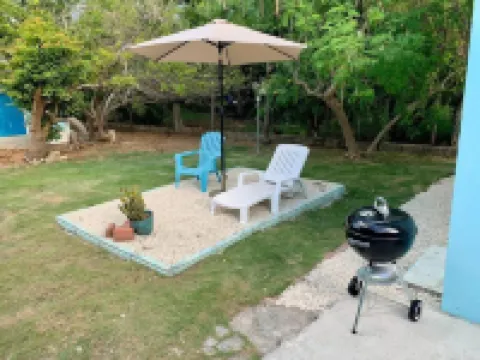 S4 BP Steps to Beach Hoteles en West Bay