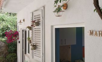 Studio Apartments Roza - A Charming Oasis in the Centre of Makarska