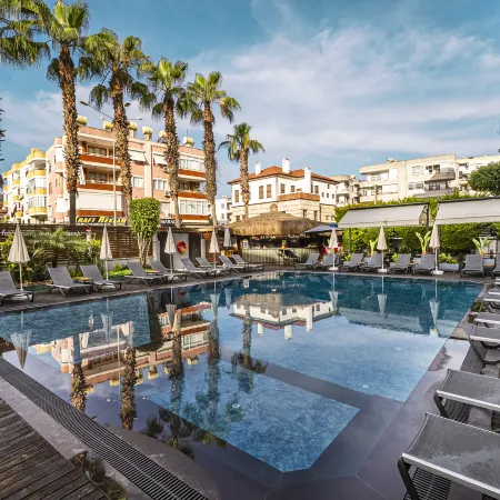Hma Hotel & Suites Отели рядом с достопримечательностью «Пляж Клеопатры»