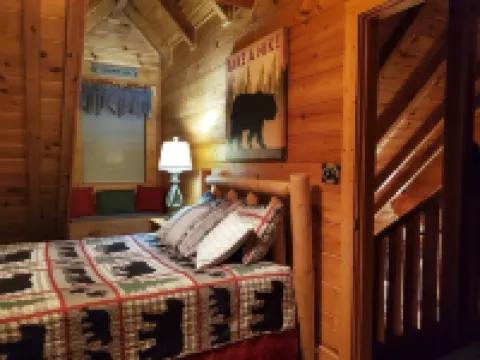 ER246 - the Getaway Great Location - Close to Town! 2 Bedroom Cabin by RedAwning