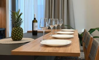 Mgk Complex Suite with Private Pool Ligaria,Made
