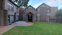 Matumi Golf Lodge - parking