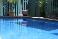 Adelaide International Motel - Rooftop Pools