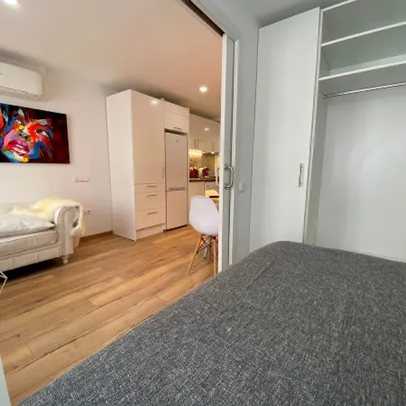 Besos Beach Gem II by MyRentalHost Отели рядом с достопримечательностью «Platja de la Mora»