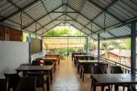 Shree Rajeshwari Resort Hotel di 