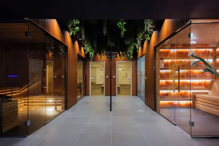 Bliss Palace Hotel & Spa Отели рядом с достопримечательностью «Спомен куќа на Мајка Тереза»