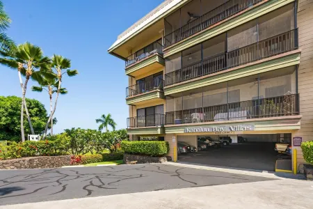 Big Island Kahaluu Bay Villas by Coldwell Banker Island Vacations Отели рядом с достопримечательностью «Парк Кахальюу Бич»