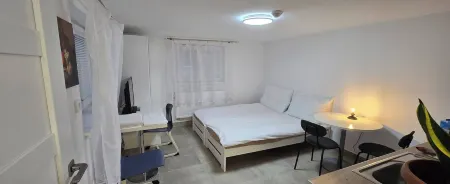 Vu's Home - Apartment Garden - 30m2 Отели рядом с достопримечательностью «Vltava Beach»